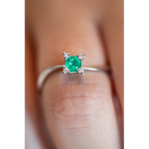 Anello Smeraldo e Diamanti a Stella